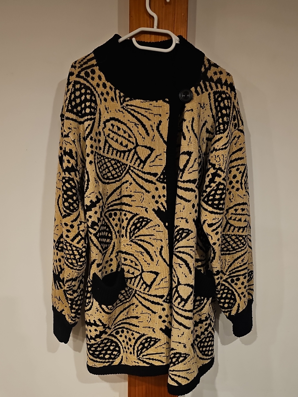 Vintage Black and Cream Patterned Women's Knit Cardigan Sweater